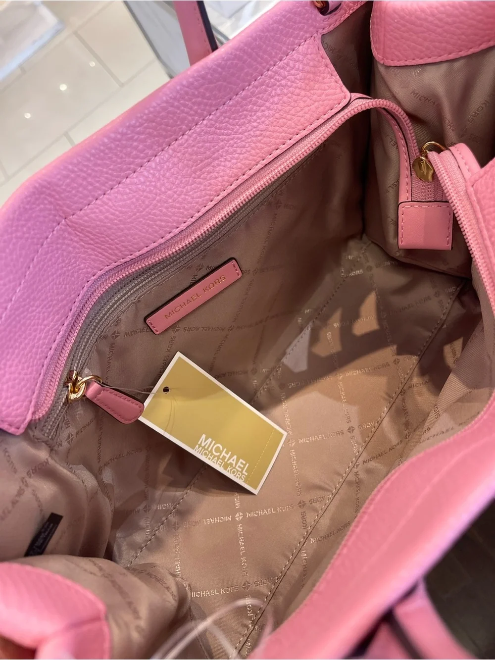 Michael Kors Mirella Md Logo Debossed Satchel Shoulder Tote Handb
Carnation
NWT - Picture 8 of 16